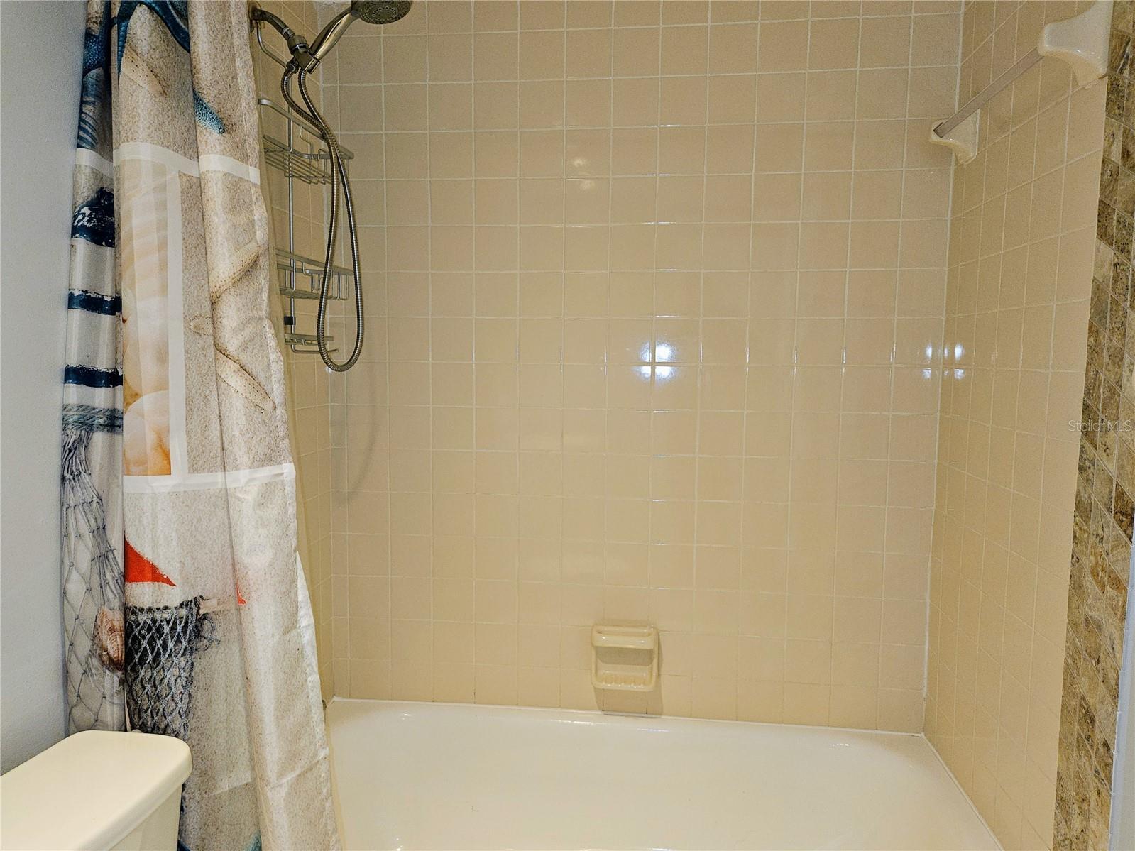 TREASURES OF CAPRI CONDO - Residential Lease