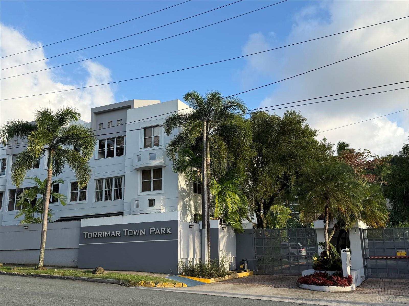 CONDOMINIO TORRIMAR TOWN PARK - Residential