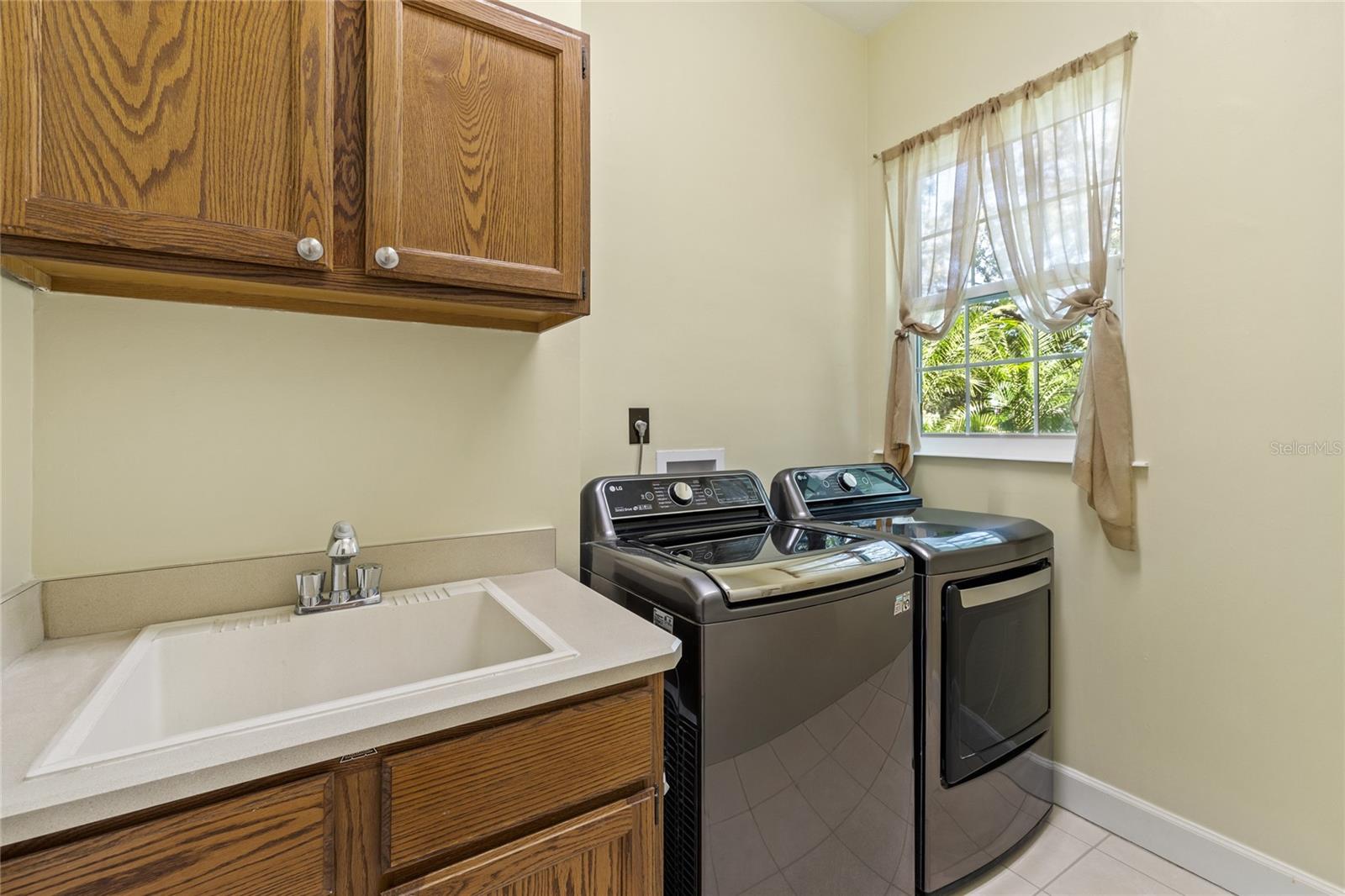 OAK HILLS - Residential