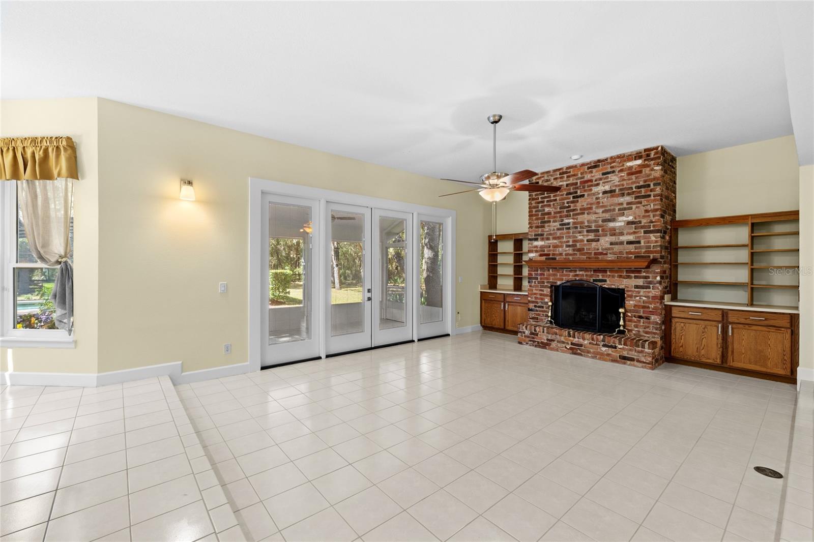 OAK HILLS - Residential