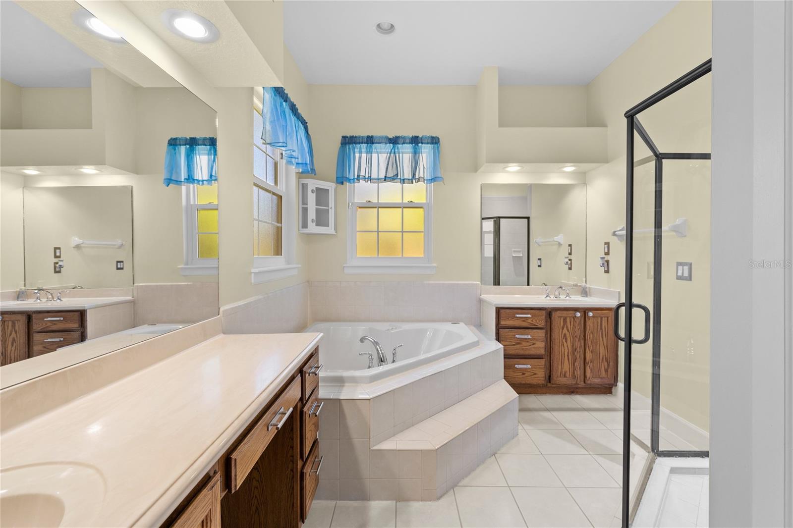 OAK HILLS - Residential