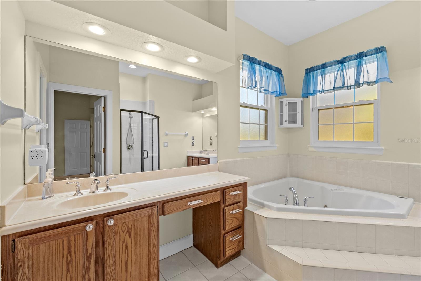 OAK HILLS - Residential