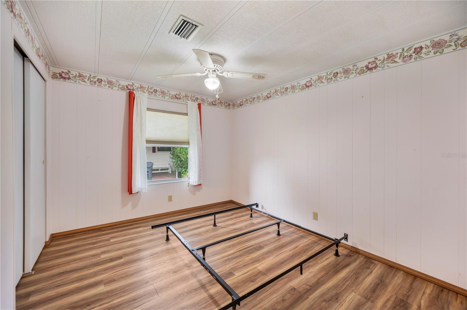 LAKE MARIANA ACRES - Residential