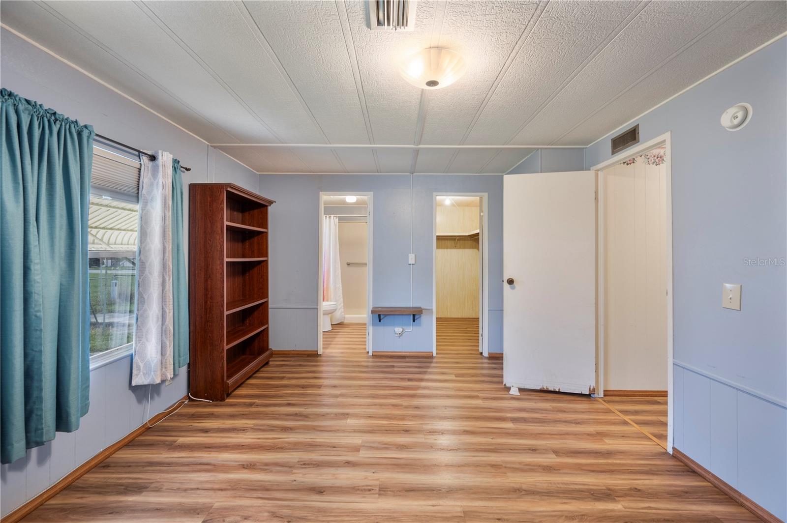 LAKE MARIANA ACRES - Residential