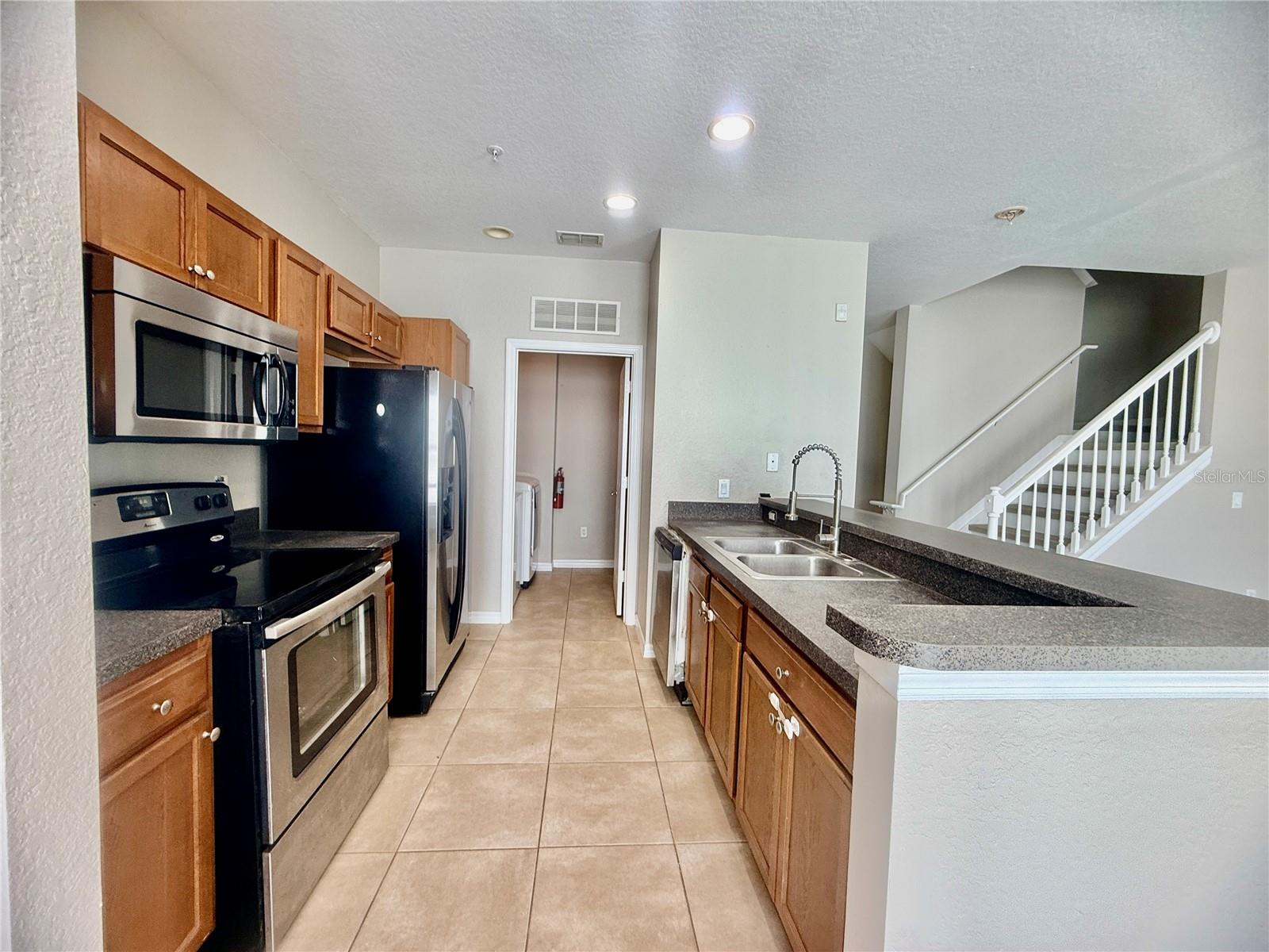 ESTATES/PK CENTRAL CONDO - Residential Lease