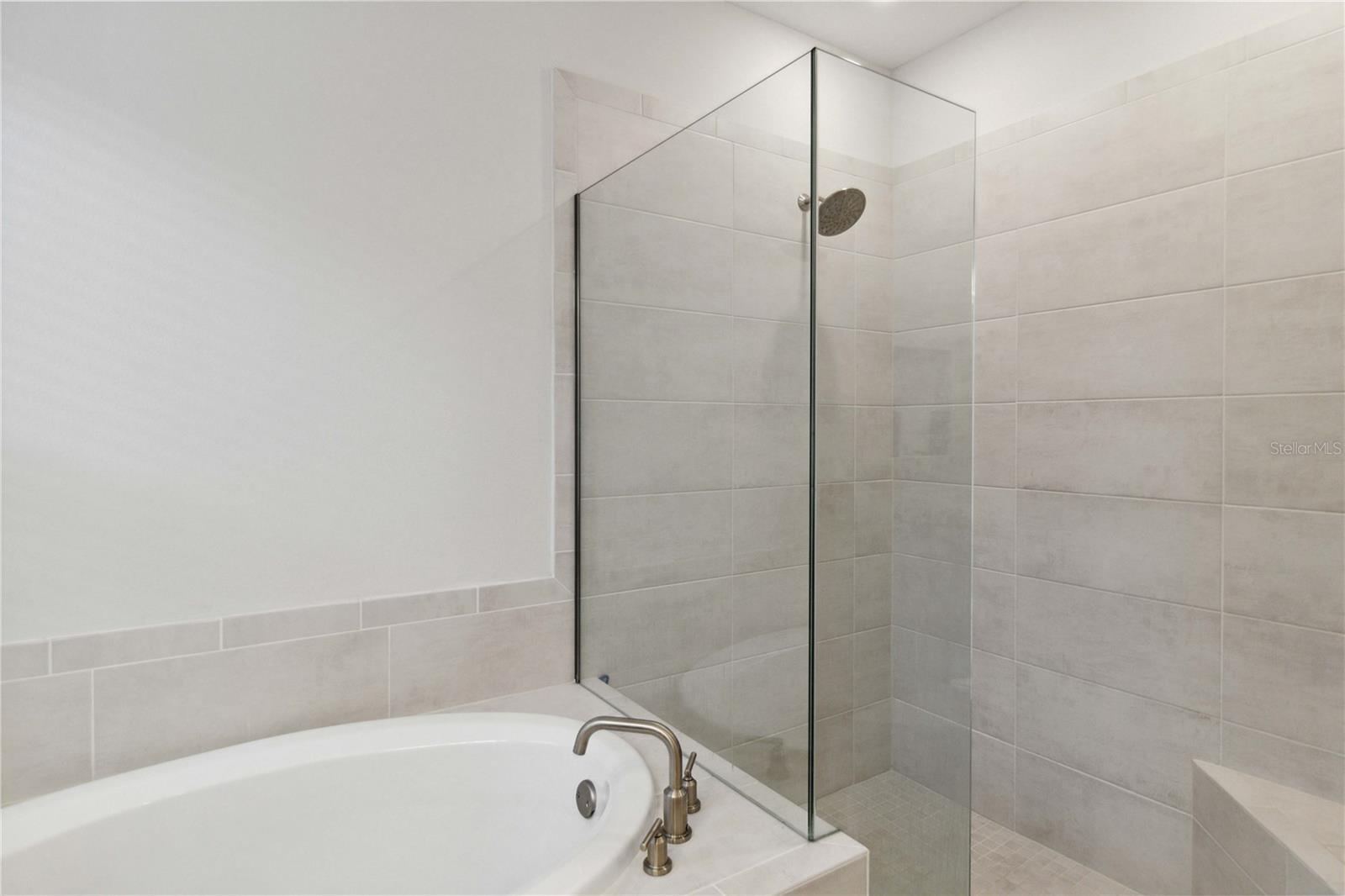 PALMERO/SORRENTO PH II - Residential Lease