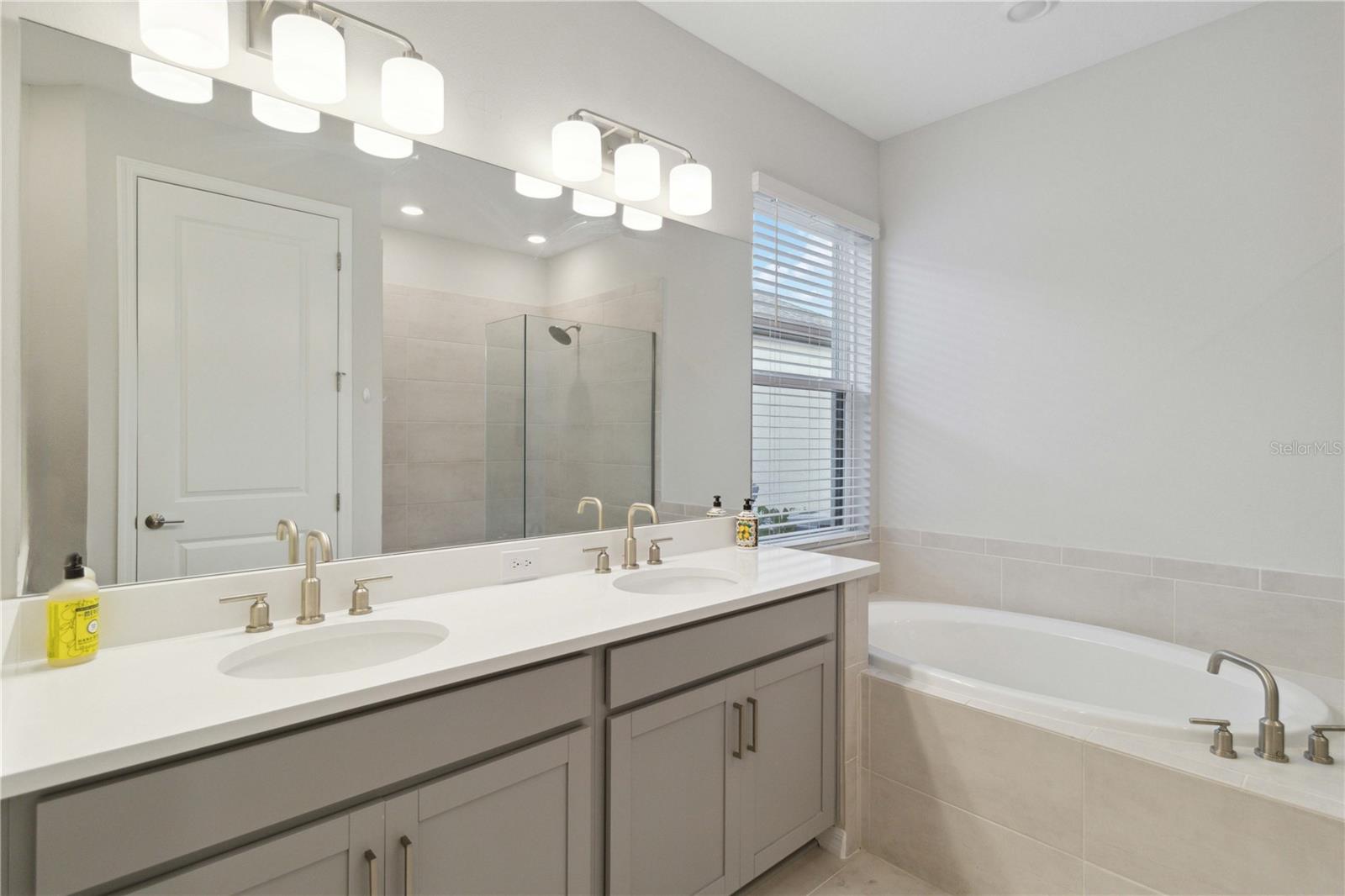 PALMERO/SORRENTO PH II - Residential Lease