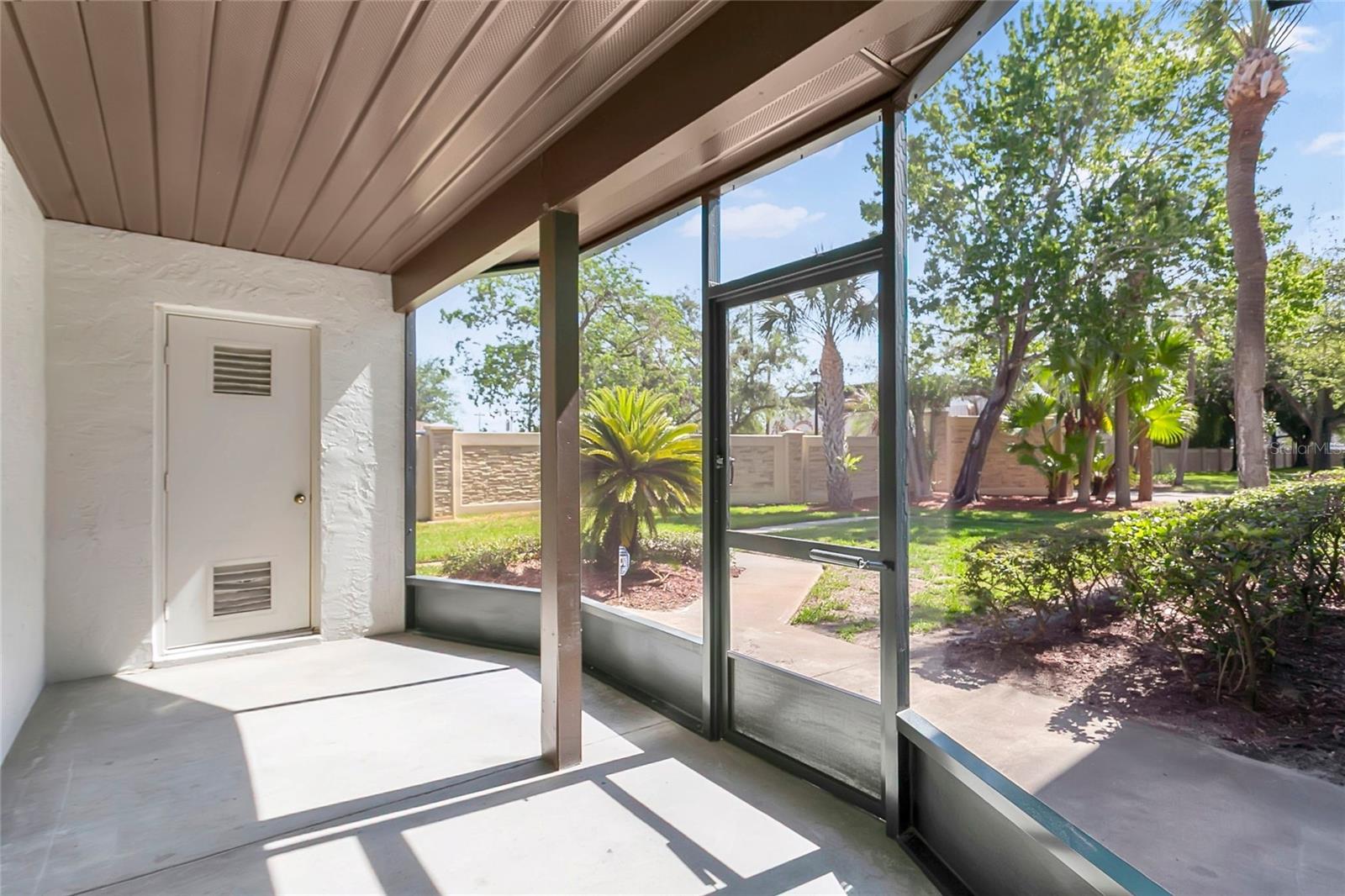 11 WINDTREE LANE B