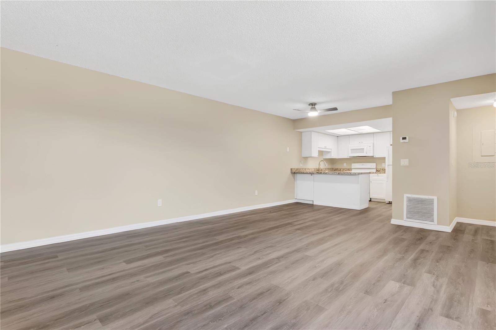 WINDTREE GARDENS CONDO PH 01 - Residential