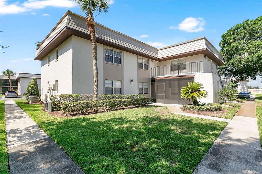 Photo of 11 Windtree Lane #B, Winter Garden, FL 34787 (MLS # O6409169)