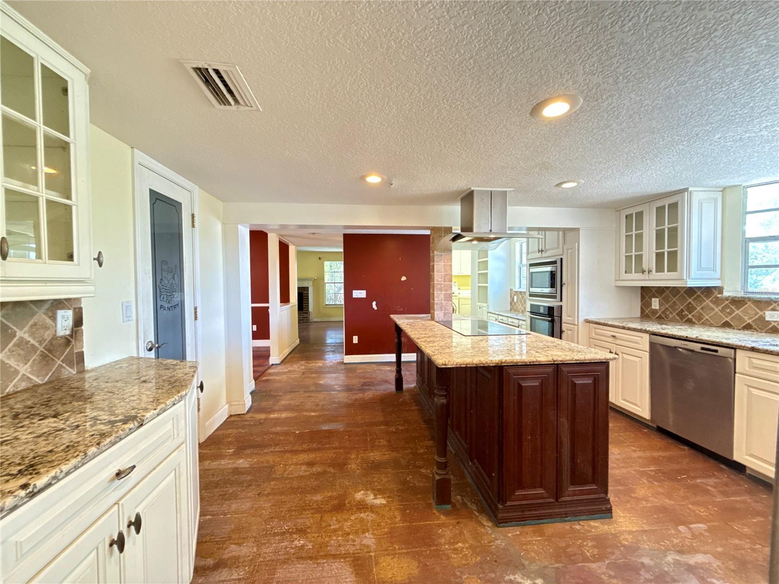 7156 WILDERNESS LANE