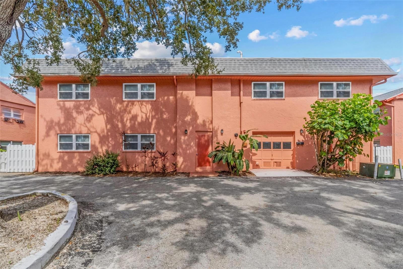 Welcome to the quiet community of Farrington Arms. This first-floor corner unit offers both comfort and convenience in a central location. Publix is only 4 minutes away, Downtown just 10 minutes, and Tampa International Airport less than 20 minutes.
Rent includes cable TV, water, sewer, trash, pest control, exterior and grounds maintenance, pool maintenance, and on-site management, making for a hassle-free living experience. The community pool is just steps from your front door, and an assigned parking space is included. First month rent + one month security deposit is required. Application online only. Schedule your private showing today! *WE DO NOT POST ON CRAIGSLIST OR UNVERIFIED FACEBOOK PROFILES, PLEASE BE CAREFUL!*