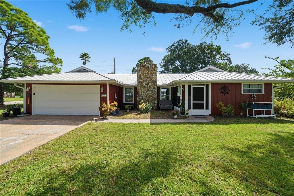 Photo of 301 Columbus Street, Sebastian, FL 32958 (MLS # S5158817)