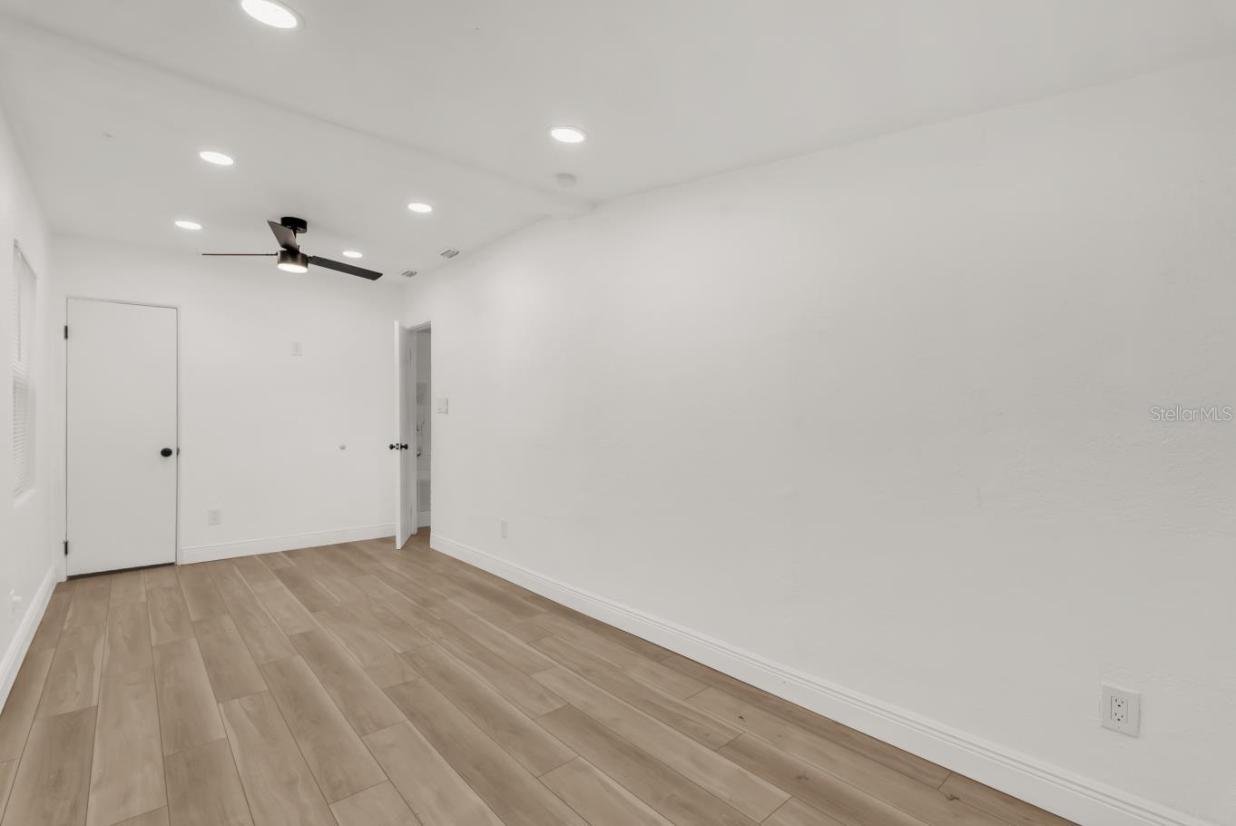 SPORTSMANS PARADISE - Residential Lease