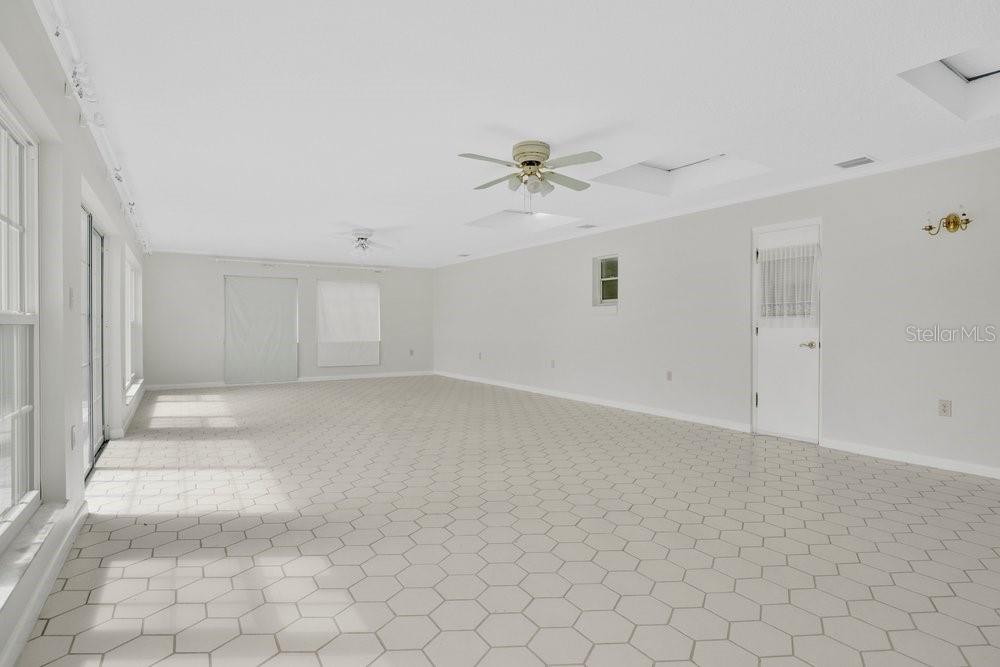 LAKE HOLDEN GROVE - Residential