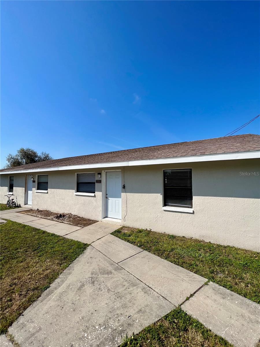 Charming 2 bedroom 1 bathroom. This unit has been Well-maintained, Tile and luxury vinyl floors throughout, Freshly painted, Energy efficiency central AC. Wood cabinets have been restored! Modern fixtures, updated bathroom. Stackable washer & dryer! Prime Location: close to schools, I-275 and US 19 freeways, and shopping. Pet-Friendly: Small pets up to 20 pounds permitted. Move-in Ready. Renter's insurance required!
TEXT Mindy
$1525 month
$1525 deposit