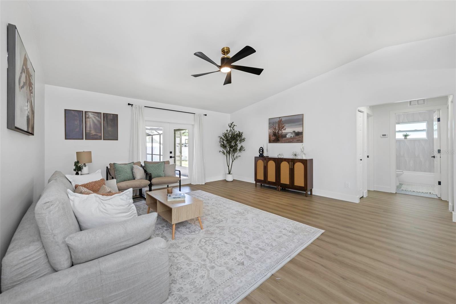 LAKES OF PINE RIDGE THE - Residential