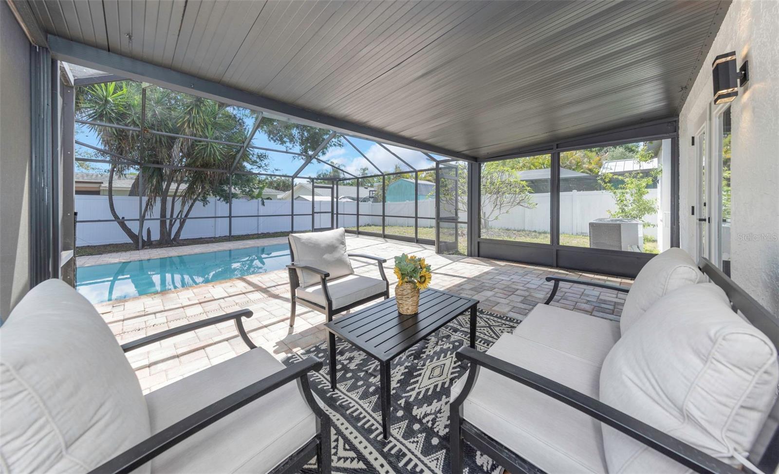 LAKES OF PINE RIDGE THE - Residential