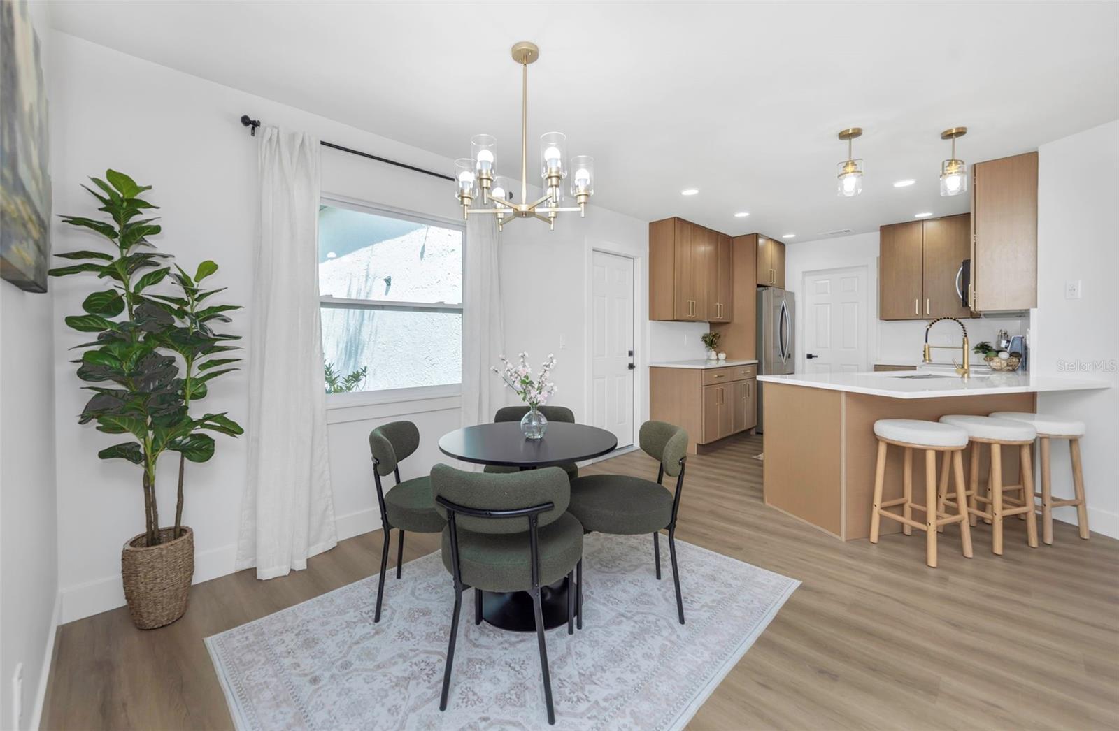 LAKES OF PINE RIDGE THE - Residential