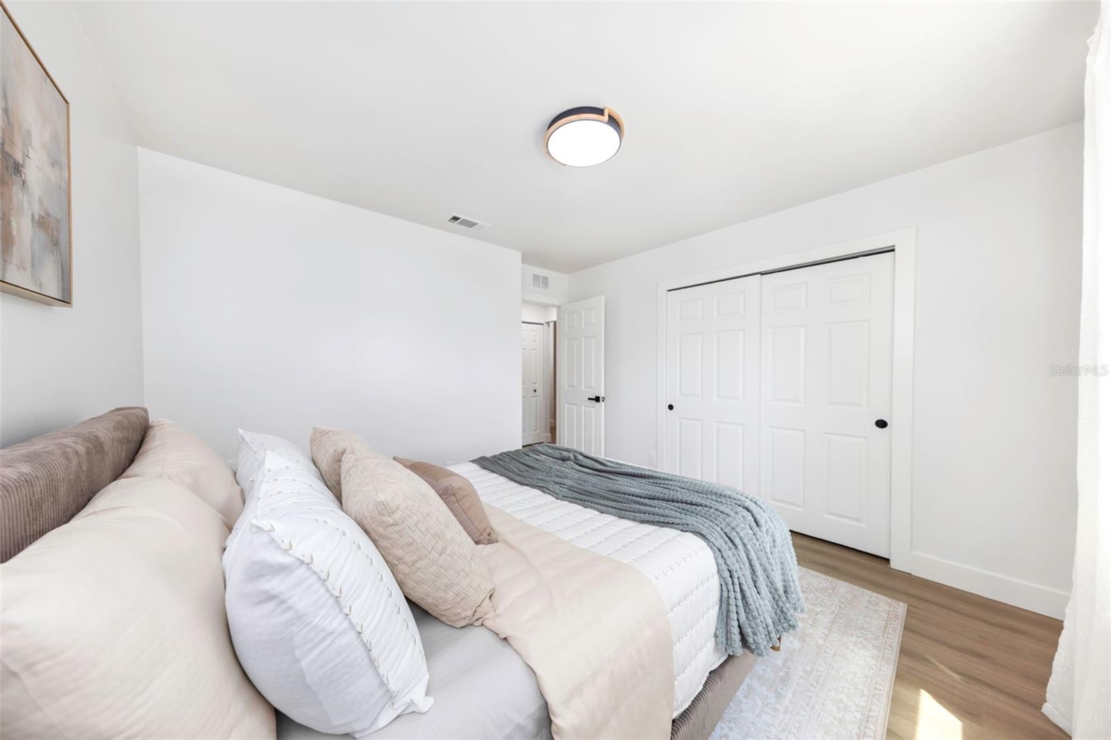 LAKES OF PINE RIDGE THE - Residential