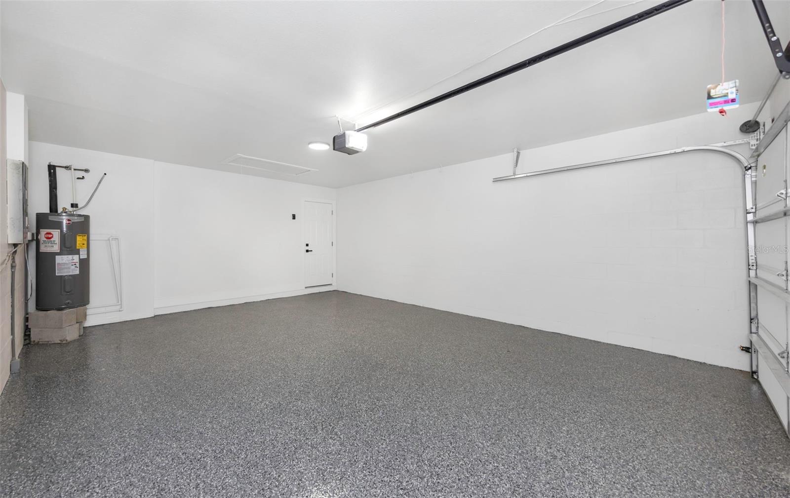 LAKES OF PINE RIDGE THE - Residential