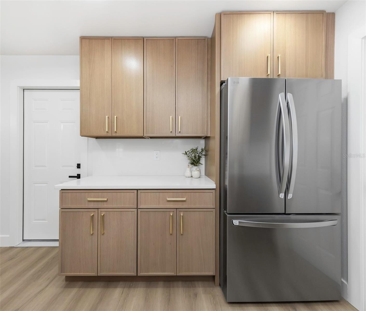 LAKES OF PINE RIDGE THE - Residential