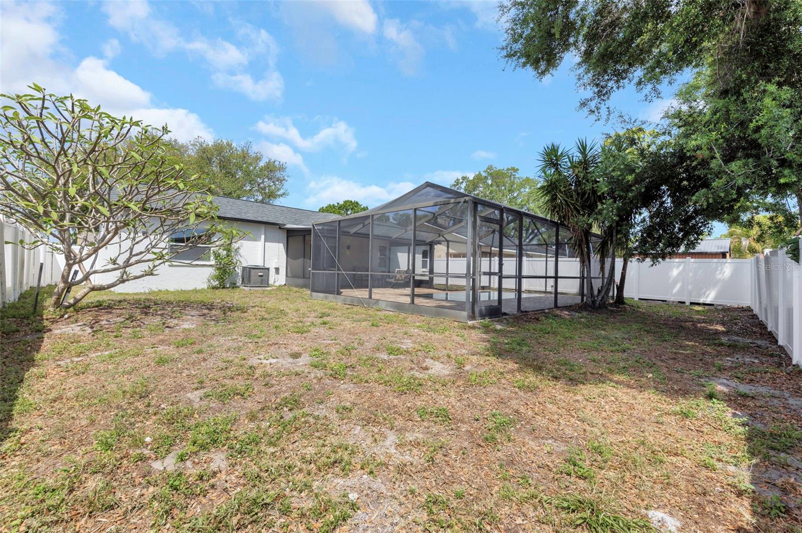 LAKES OF PINE RIDGE THE - Residential