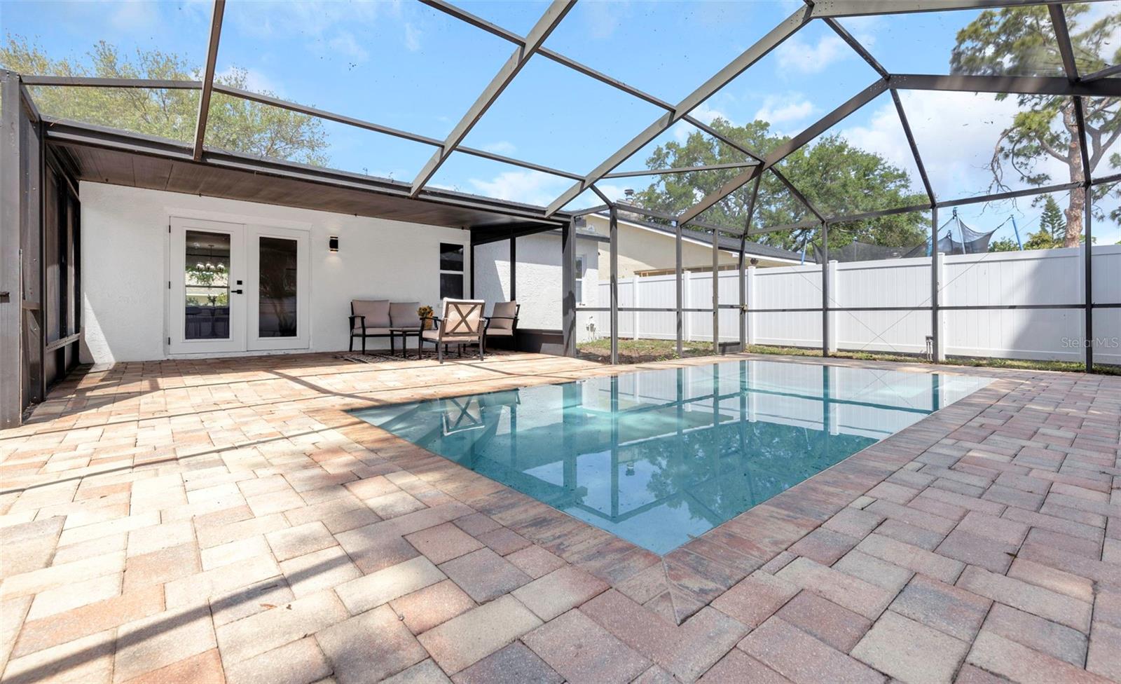 LAKES OF PINE RIDGE THE - Residential