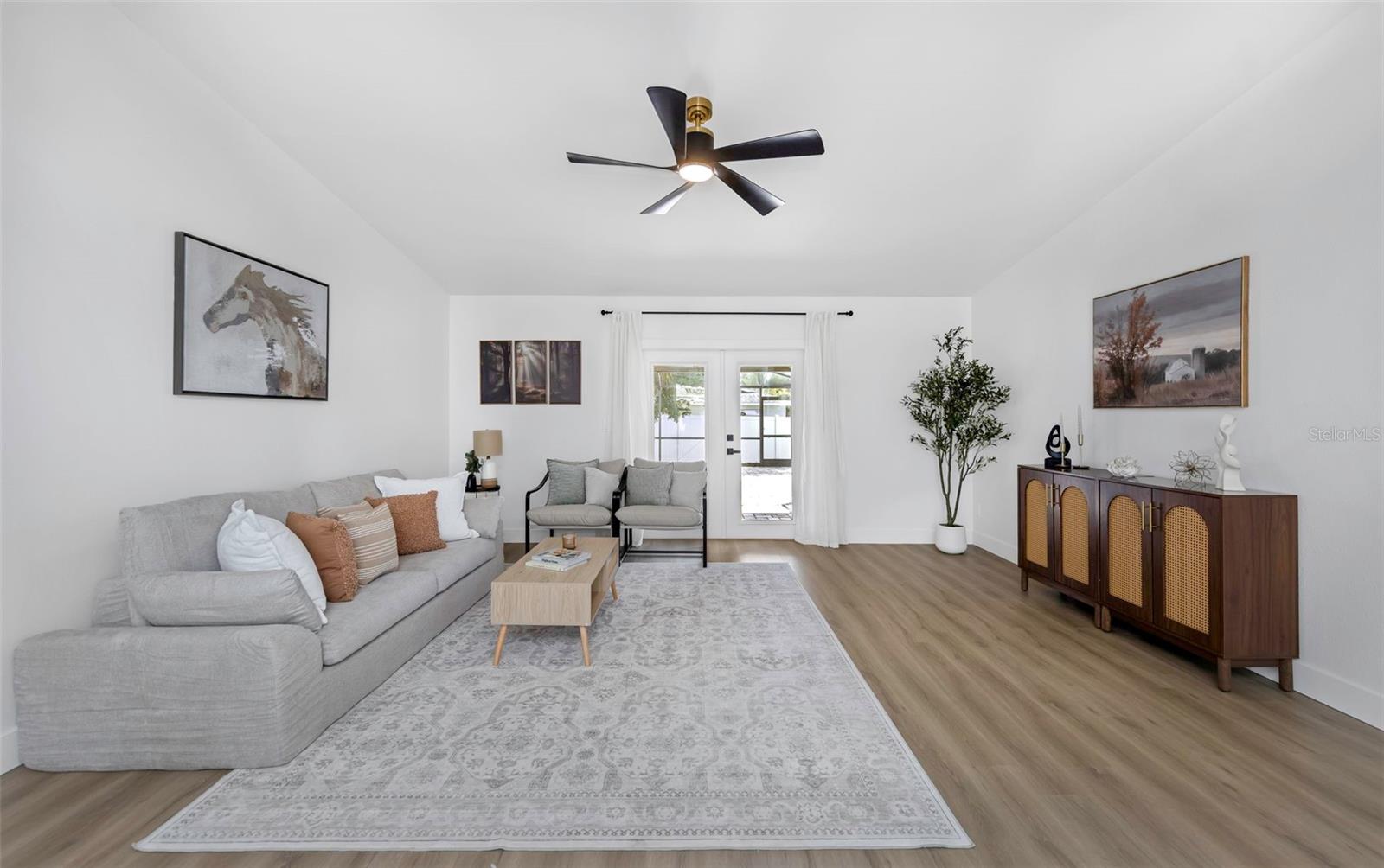 LAKES OF PINE RIDGE THE - Residential