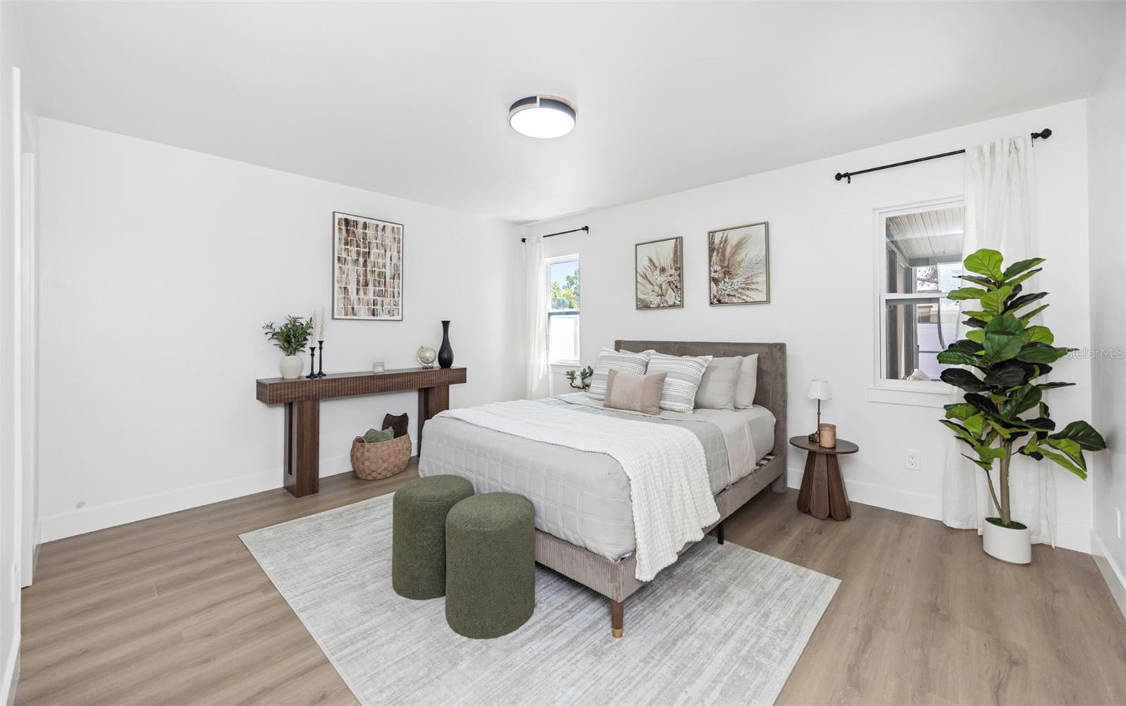 LAKES OF PINE RIDGE THE - Residential