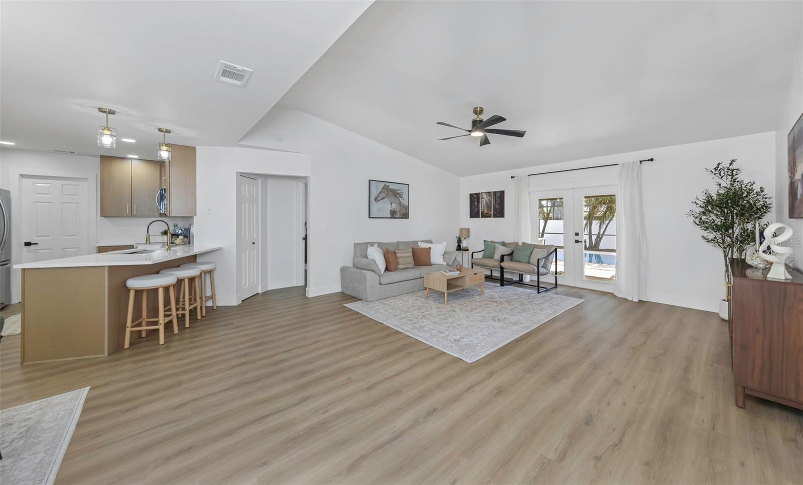 LAKES OF PINE RIDGE THE - Residential