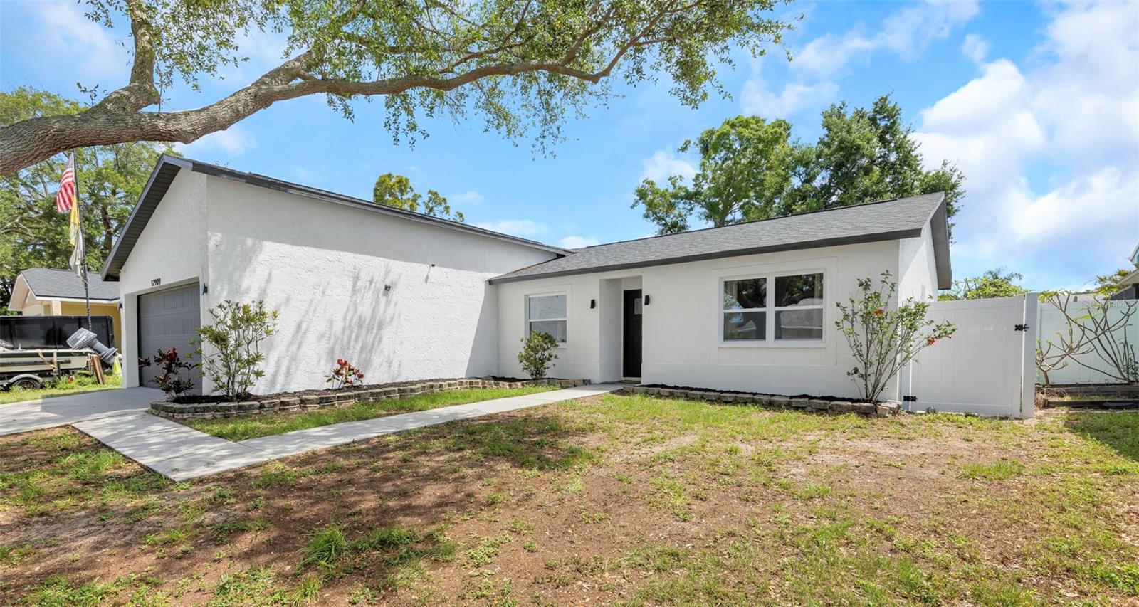 LAKES OF PINE RIDGE THE - Residential