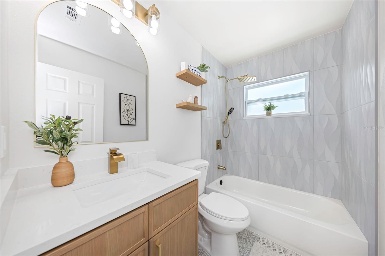 LAKES OF PINE RIDGE THE - Residential