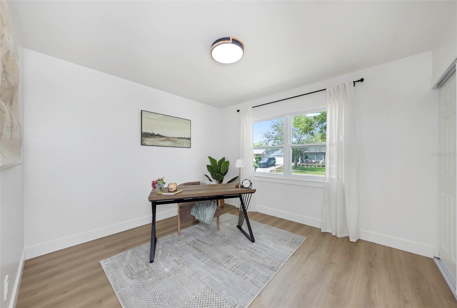 LAKES OF PINE RIDGE THE - Residential