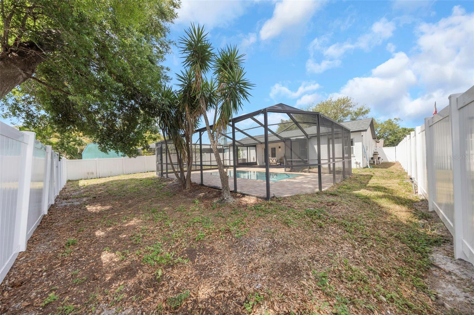 LAKES OF PINE RIDGE THE - Residential