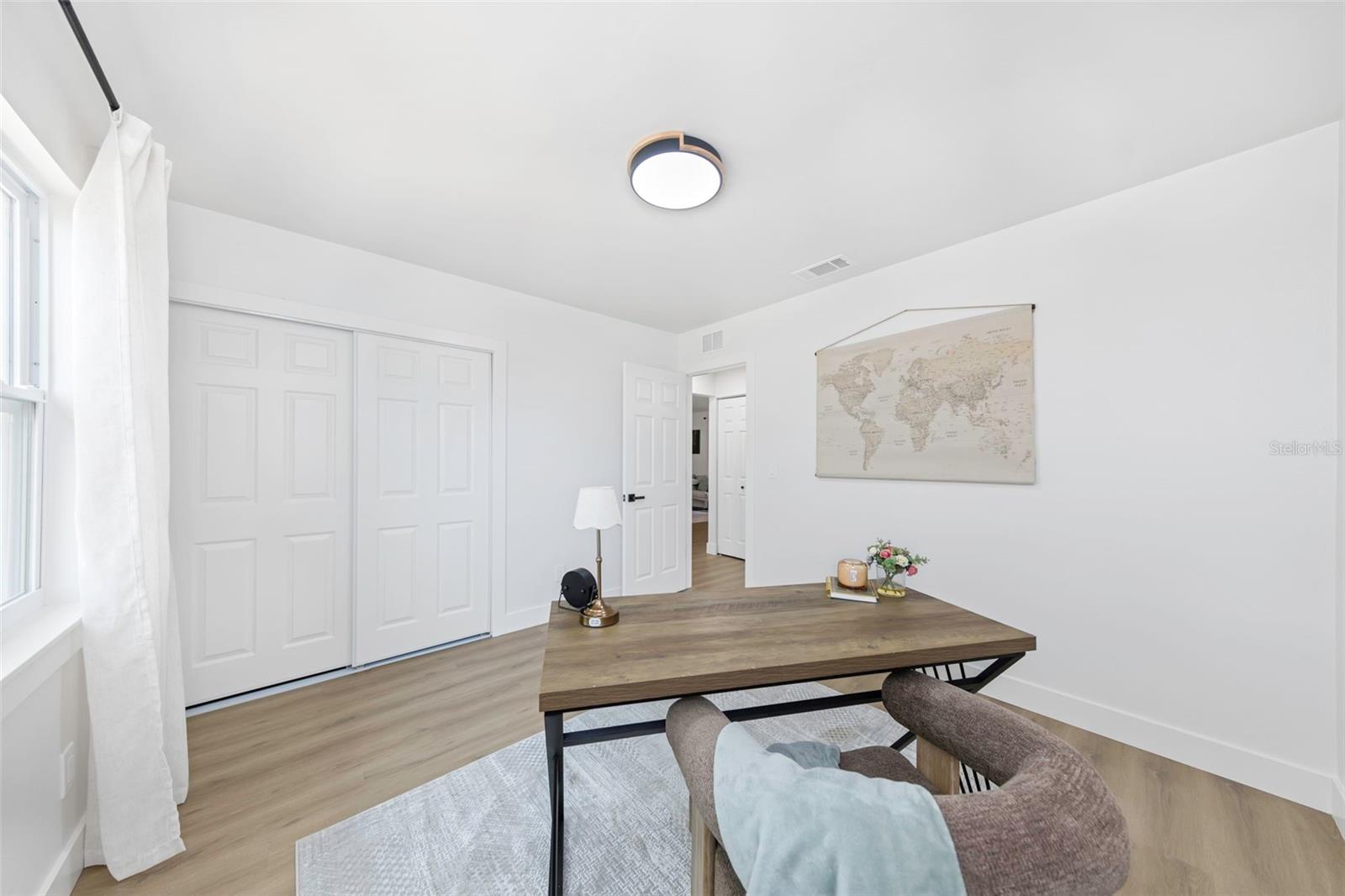 LAKES OF PINE RIDGE THE - Residential