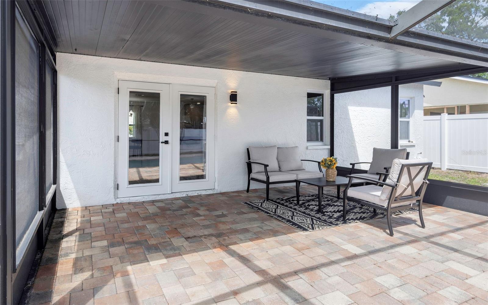 LAKES OF PINE RIDGE THE - Residential