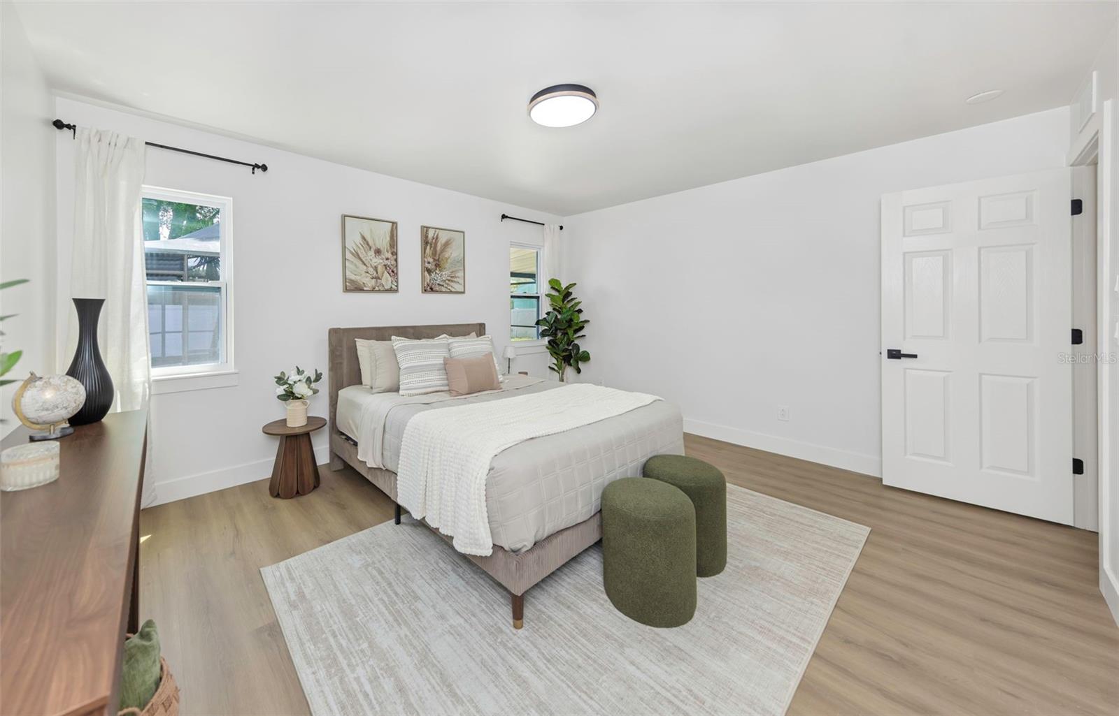 LAKES OF PINE RIDGE THE - Residential