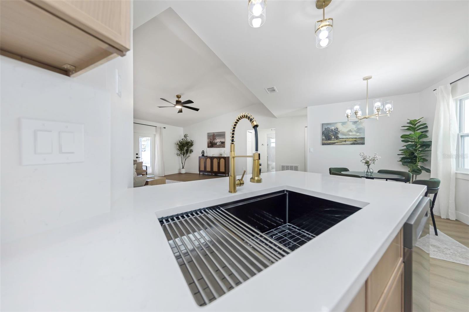 LAKES OF PINE RIDGE THE - Residential