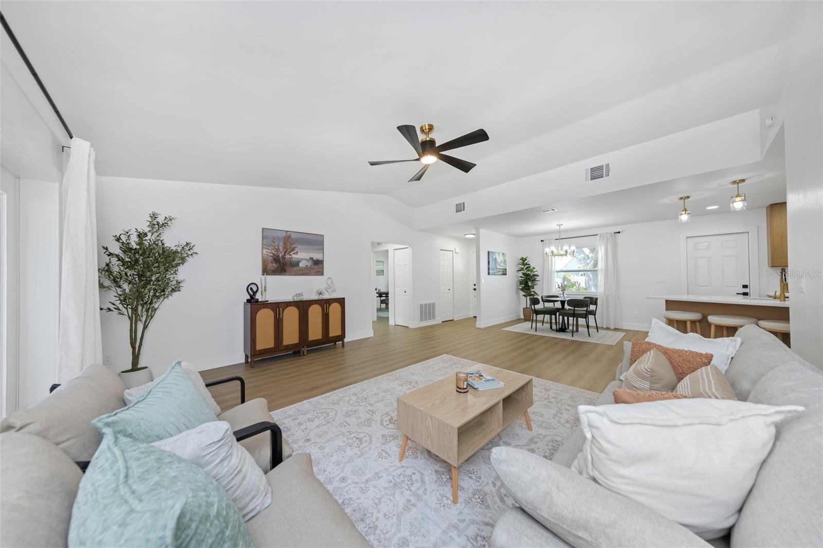 LAKES OF PINE RIDGE THE - Residential