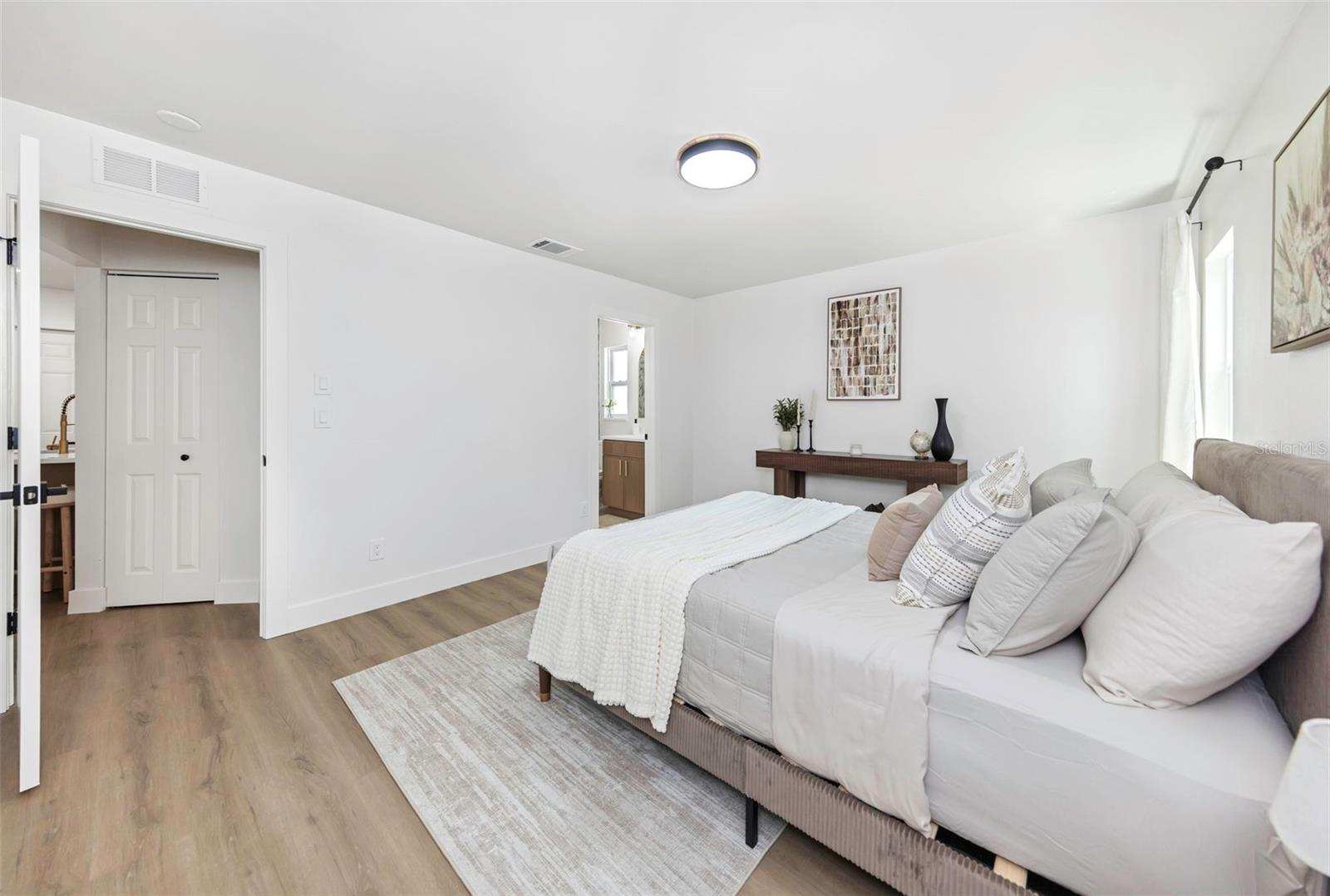 LAKES OF PINE RIDGE THE - Residential