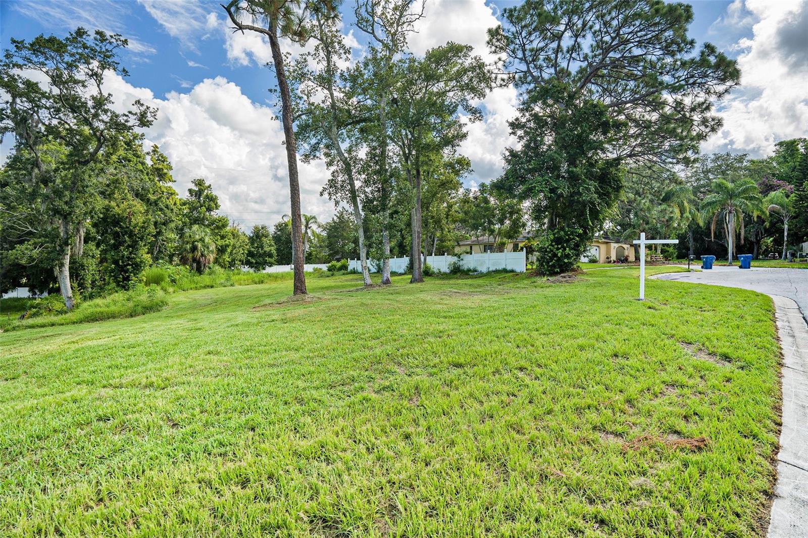 SPANISH WOODS - Land