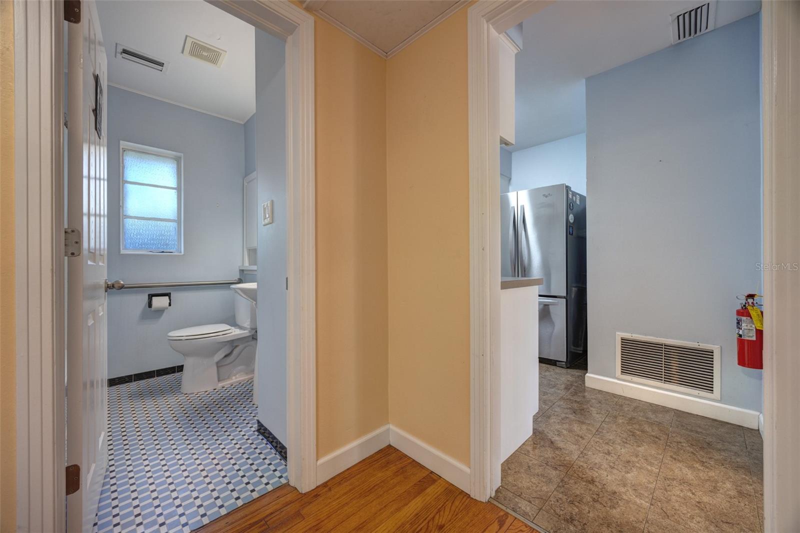 909 W NEW YORK AVENUE