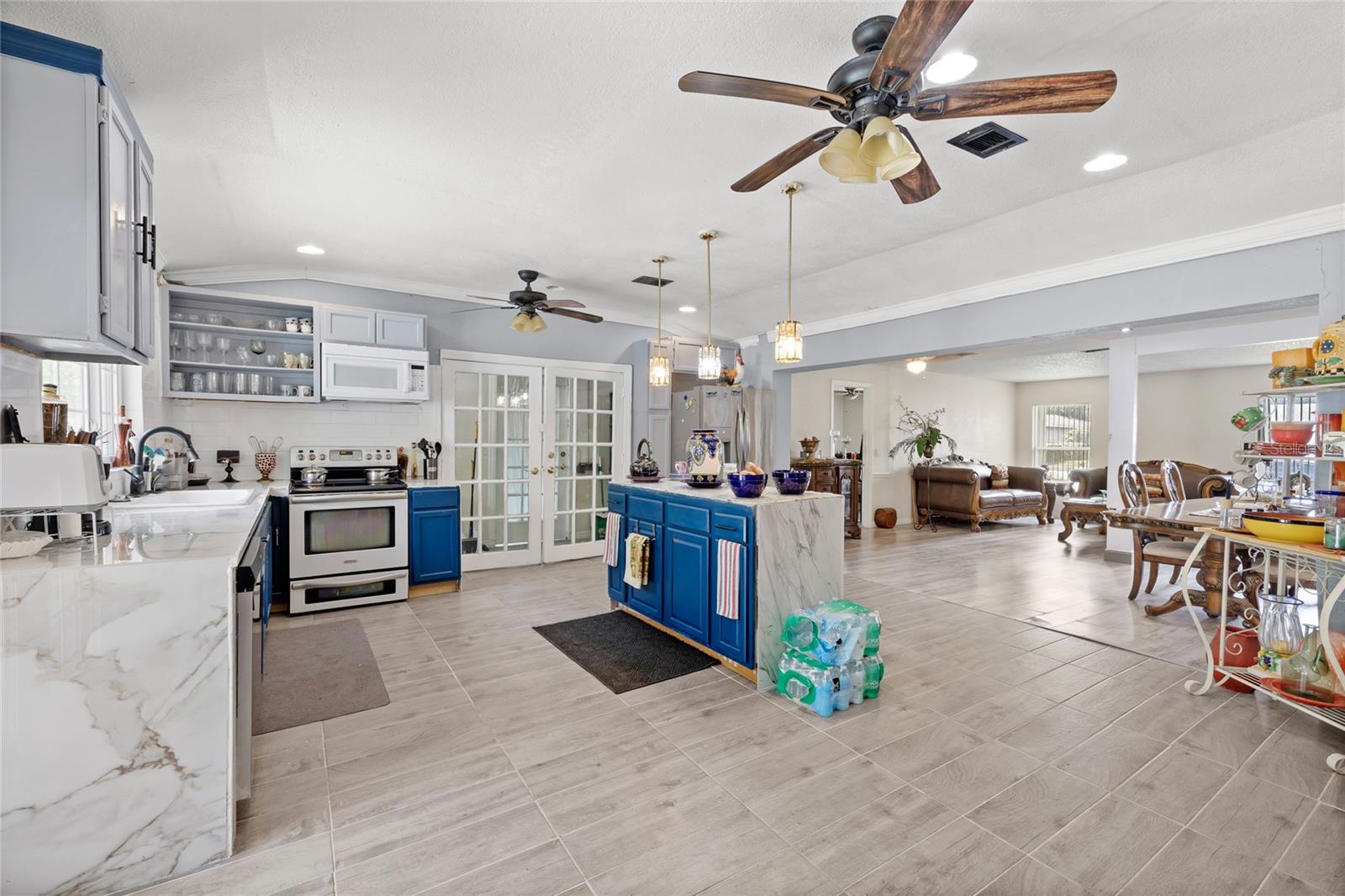 7033 TALLOWTREE LANE