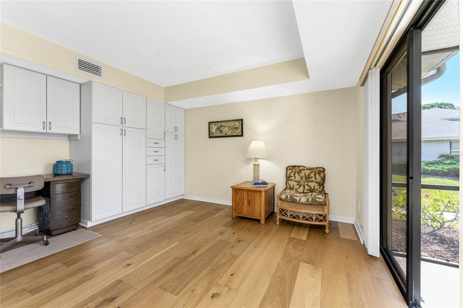 ADMIRALTY VILLAGE CONDO - Residential