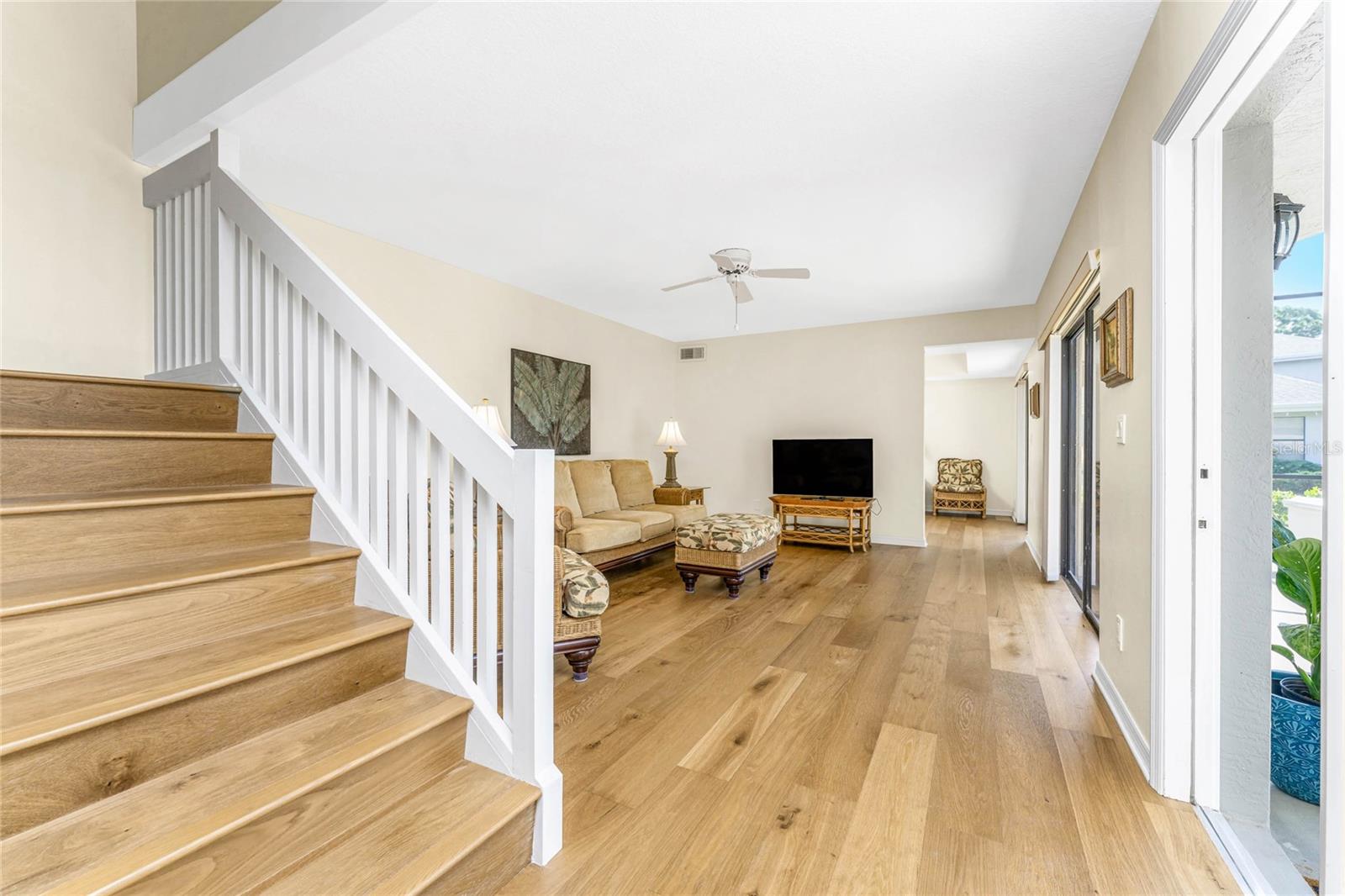 ADMIRALTY VILLAGE CONDO - Residential