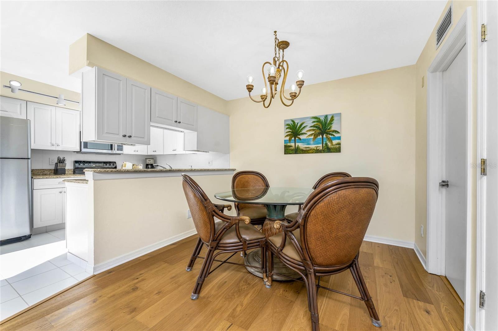 ADMIRALTY VILLAGE CONDO - Residential