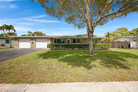 Photo of 6101 Pine Terrace, Plantation, FL 33317 (MLS # O6384023)