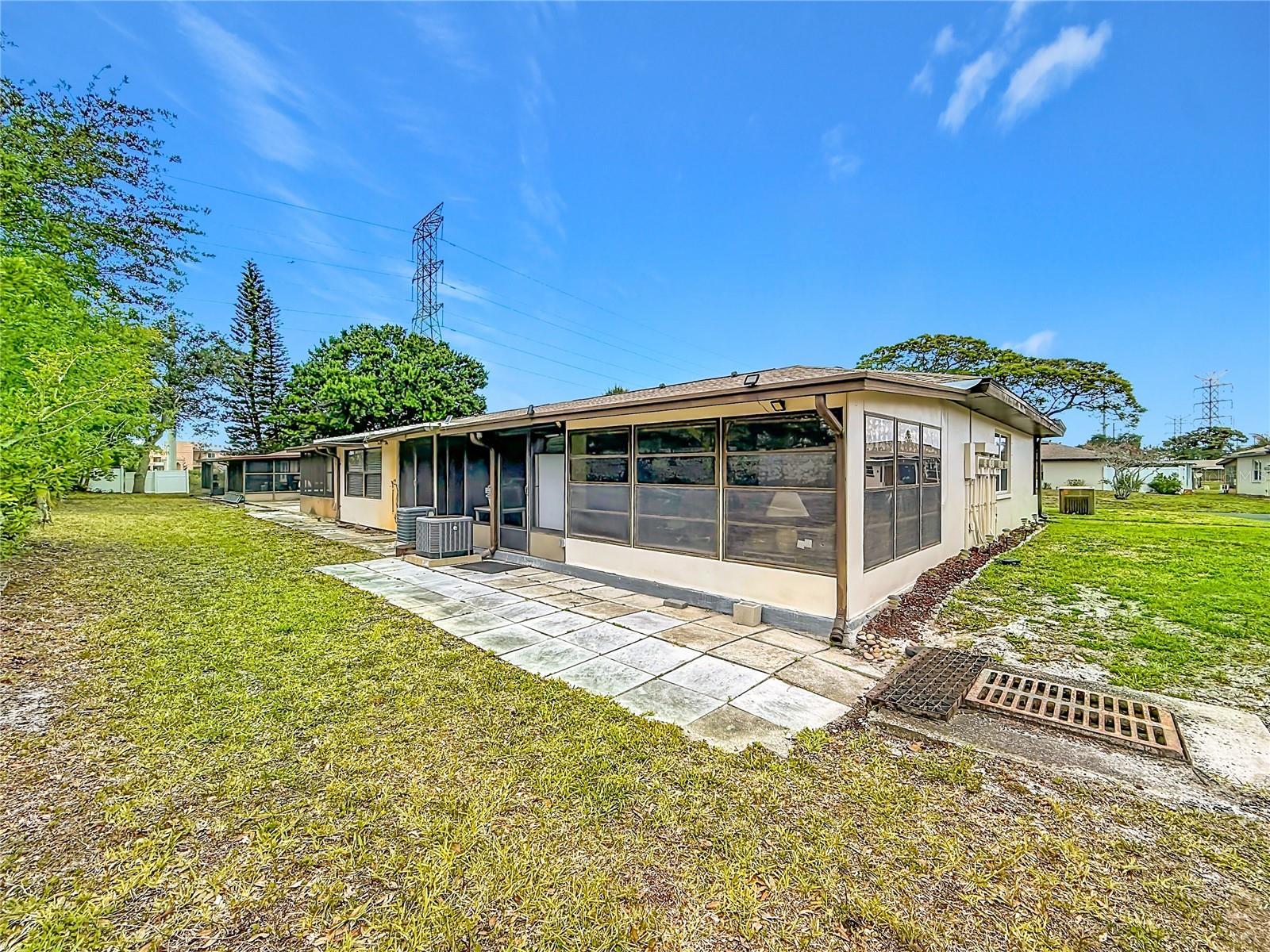 HILL CREST VILLAS - Residential