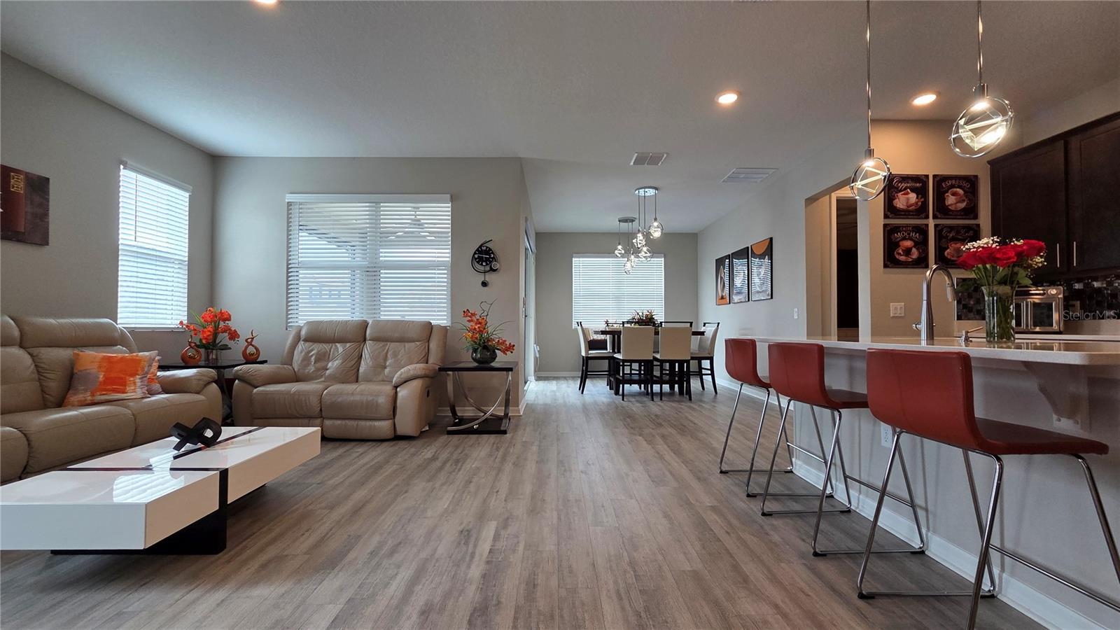 SEASONS/HERITAGE SQUARE - Residential